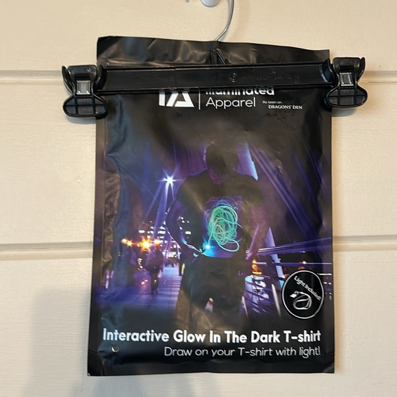 IA ILLUMINATED APPERAL INTERACTIVE GLOW IN THE DARK T-SHIRT SIZE SMALL - Picture 2 of 6